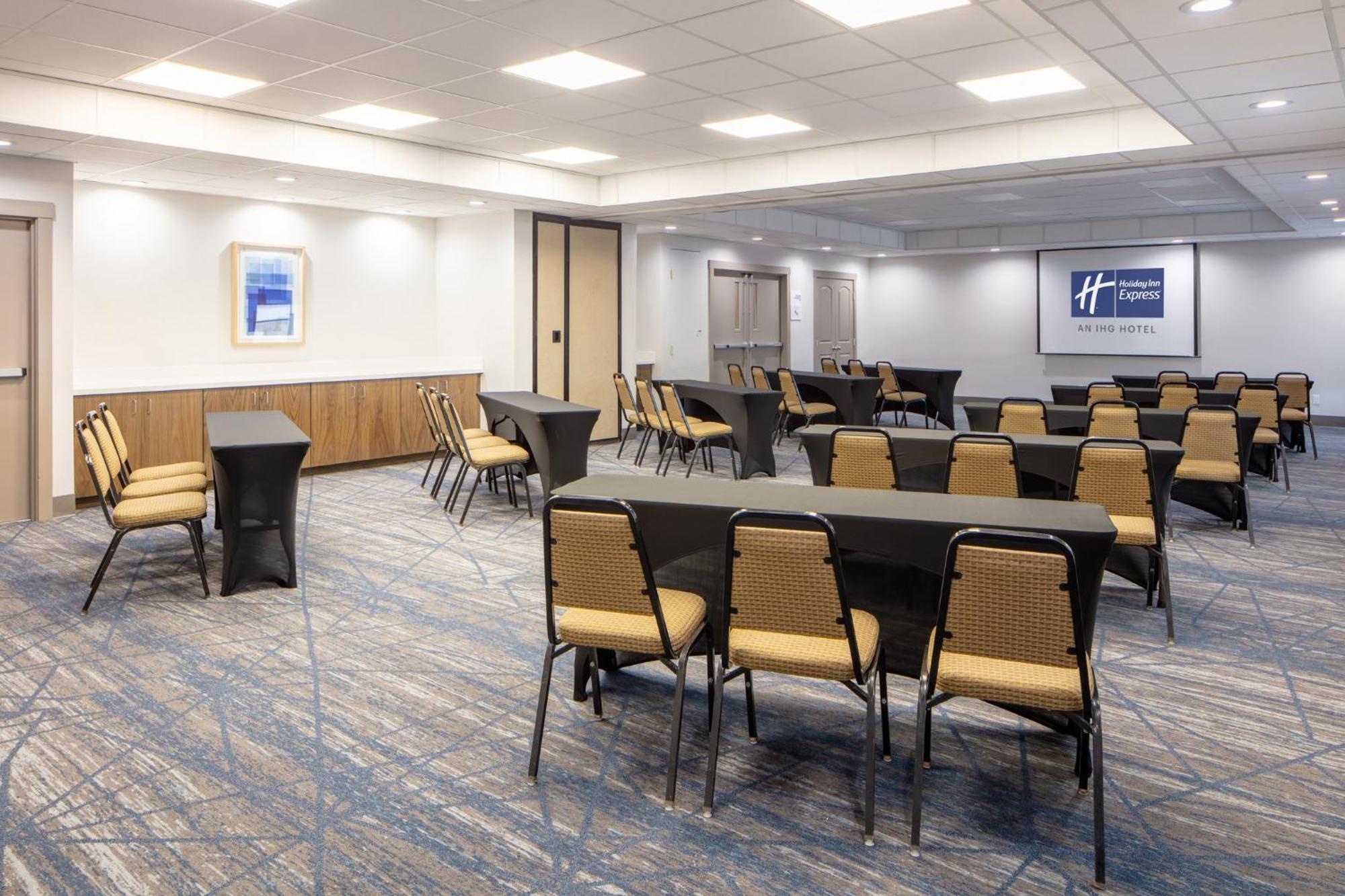 Holiday Inn Express Turlock By Ihg Exterior foto